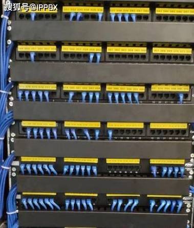 上海机房内线路整理,上海综合布线施工解决方案,理线架和配线架安装